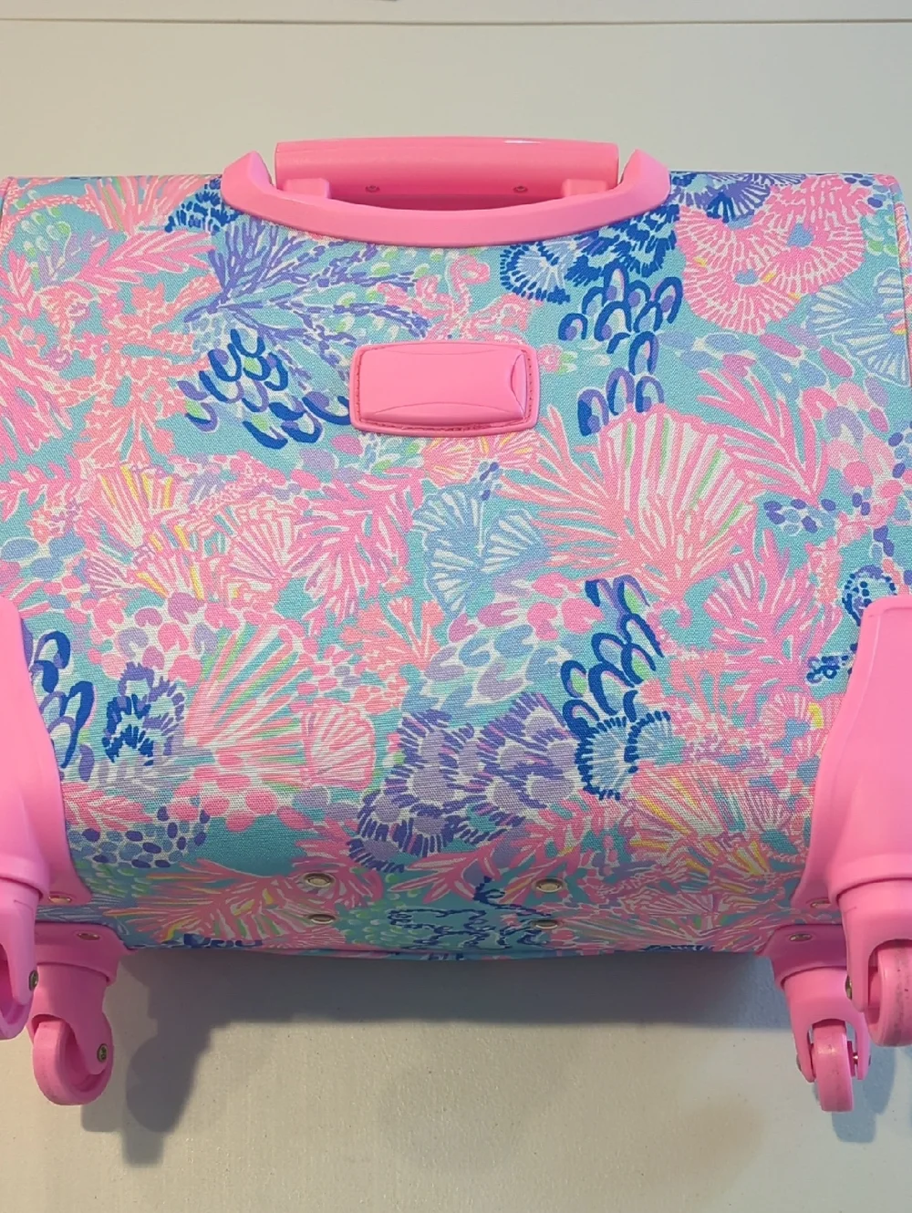 NWOT Lilly Pulitzer GWP Under The Seat Carry-On Rolling Luggage Suitcase - Picture 2 of 7
